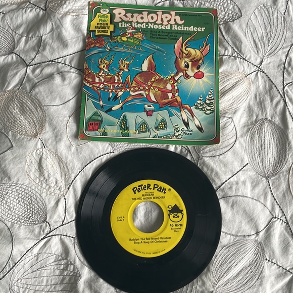 Set of 2 45s Rudolph the Red nosed reindeer & Santa Claus is coming to Town - Picture 3 of 8